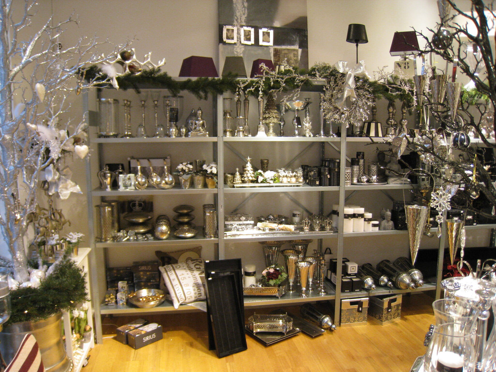CASA & CO - BUTIKS-/UDSTILLINGSREOLER - Reolux Danmark ApS